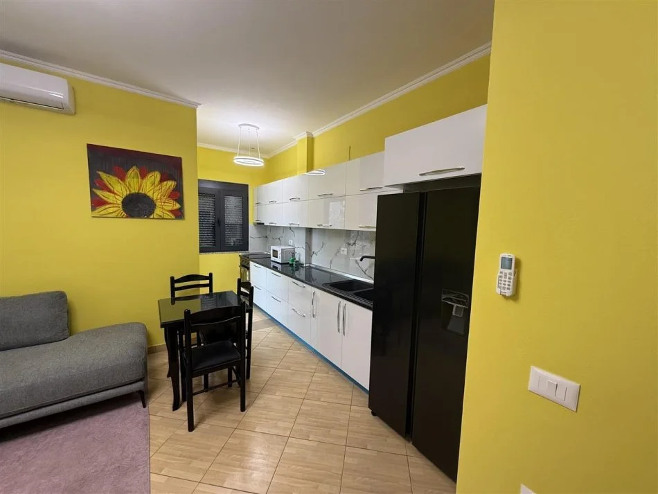 Tirane, jap me qera 2+1+Ballkon Kati 4, 95 m² 700 € (Don Bosko)