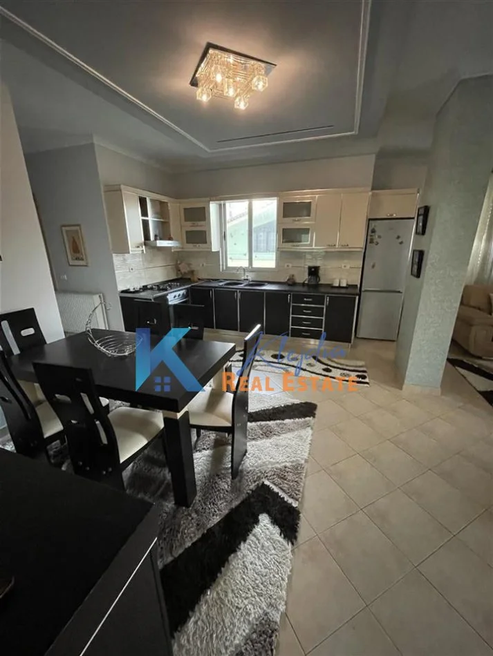 Tirane, jap me qera apartament 2+1+Ballkon , 700 € (Kodra e Diellit)