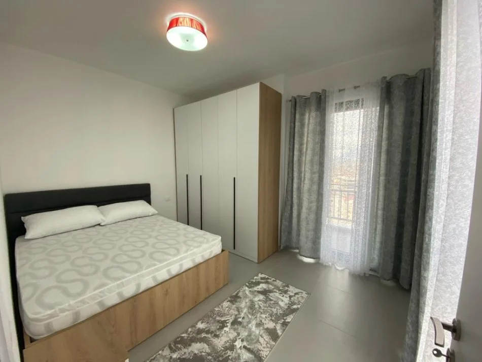 Tirane, jepet me qera apartament 1+1+Ballkon Kati 10, 57 m² 550 € (Farmacia 10)