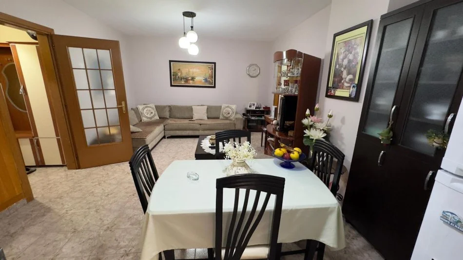 Tirane, shitet apartament 1+1+Ballkon Kati 2, 80 m² 210.940 € (Rruga e Bogdanëve)