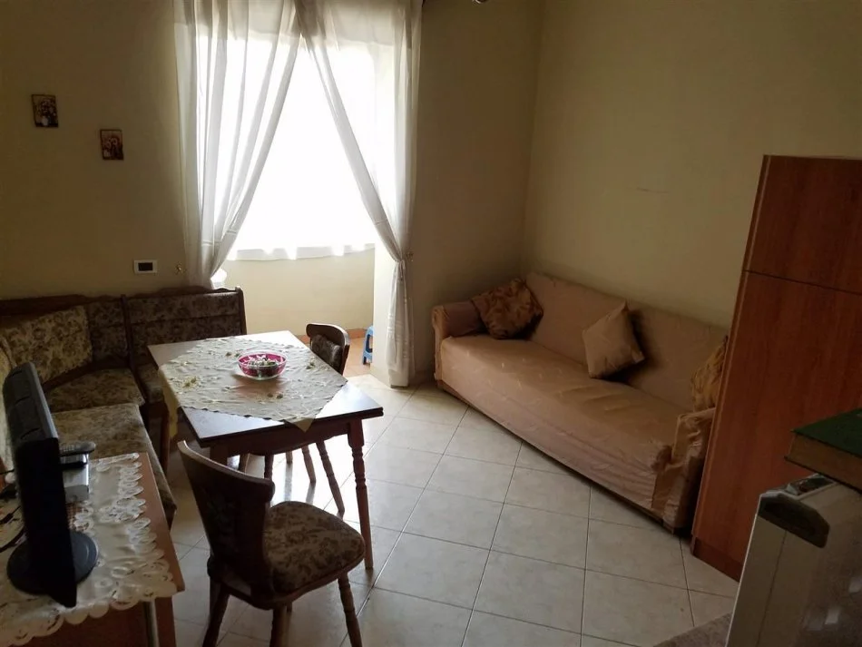 Tirane, jap me qera apartament 2+1+Ballkon Kati 4, 87 m² 400 € (Pazari i Ri)