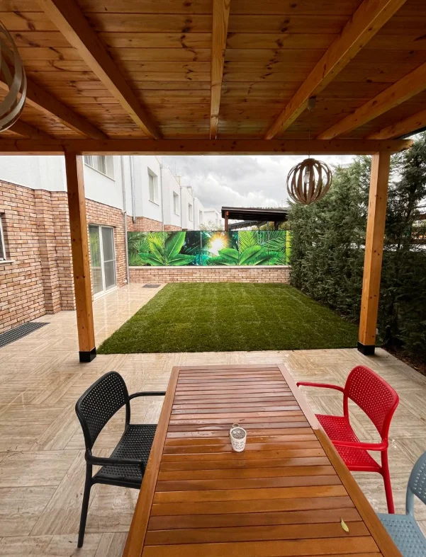 Tirane, jepet me qera Vile 2 Katshe Kati 0, 245 m² 3.000 € (Elysium Residence)