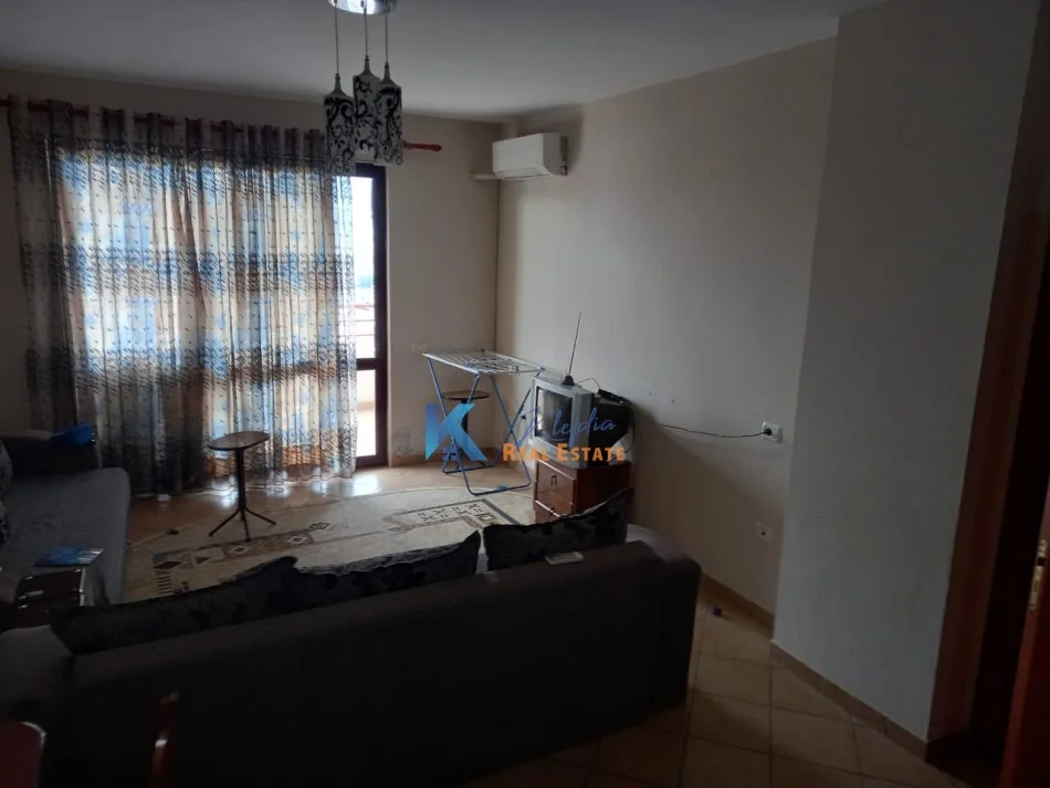 Tirane, jap me qera apartament 1+1+Ballkon Kati 6, 70 m² 400 € (Kinostudio)