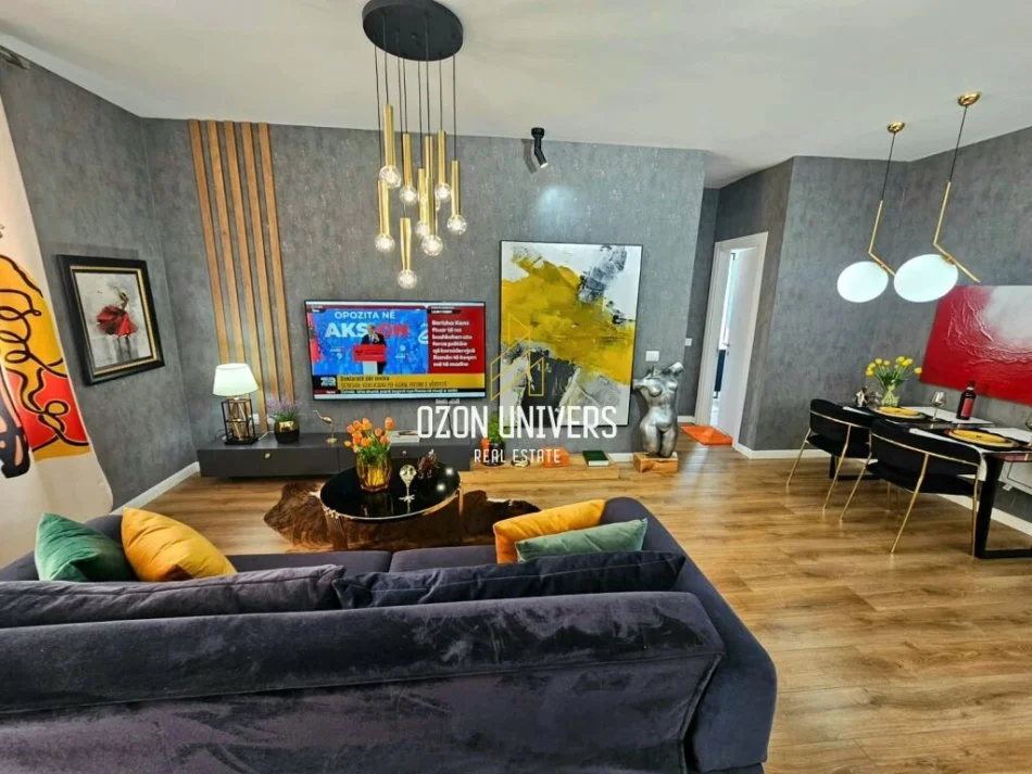 Tirane, jepet me qera apartament 1+1 , 86 m² 750 € (21 Dhjetori)