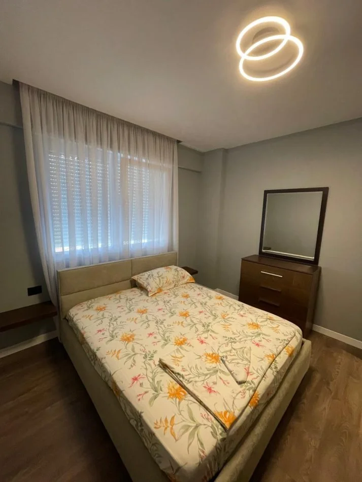 Tirane, jepet me qera apartament 1+1 Kati 8, 70 m² 600 € (Ish Parku)