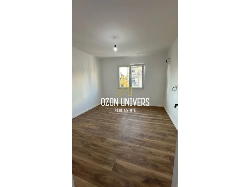 Tirane, shitet apartament 2+1+Ballkon Kati 4, 75 m² 148.000 € (Ish Parku, Rruga e Kavajës)