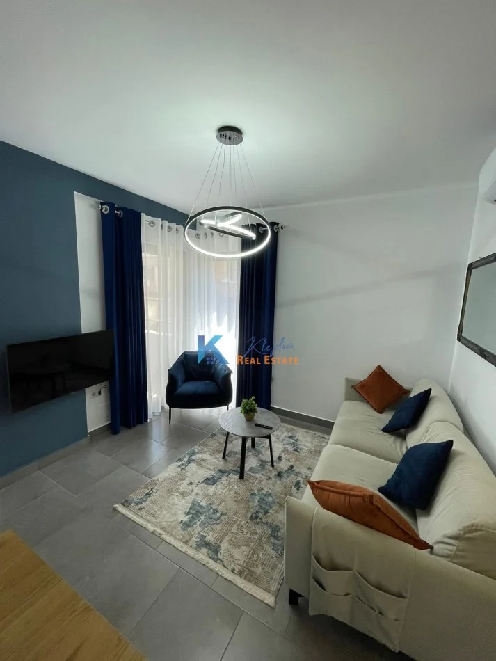 Tirane, jap me qera apartament 1+1+Ballkon Kati 2, 60 m² 700 € (21 Dhjetori)