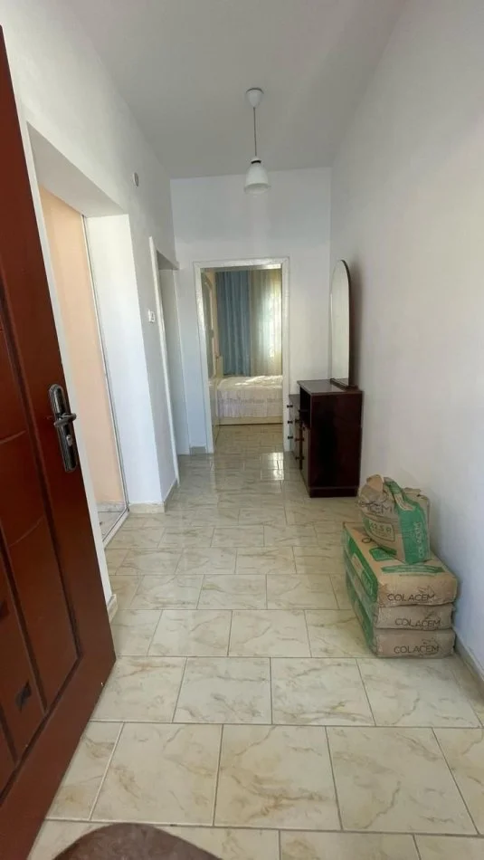 Tirane, jepet me qera apartament 2+1 Kati 1, 75 m² 400 € (Selite)