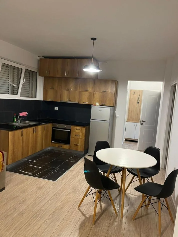 Tirane, shitet apartament 1+1+Ballkon Kati 4, 72 m² 142.000 € (Kopshti Zoologjik, Kompleksi Mateo)