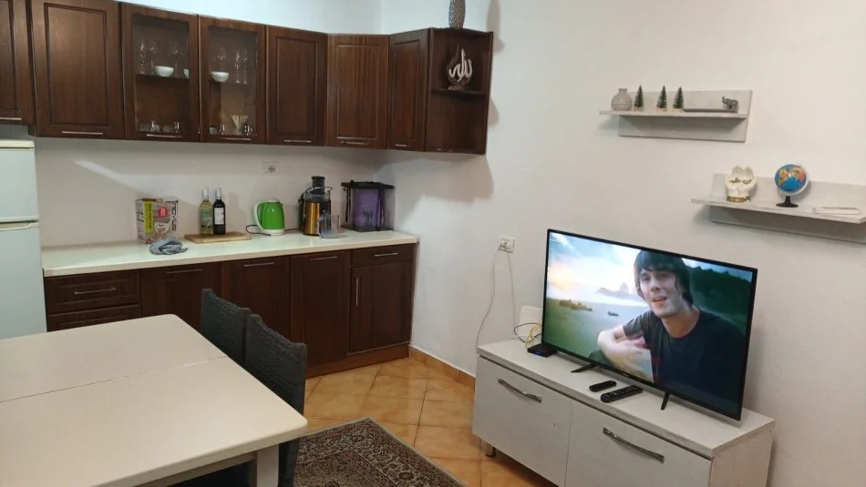 Tirane, jap me qera apartament 1+1+Ballkon Kati 3, 55 m² 450 € (Ali Dem, afer Tregut te Ri Elektrik)