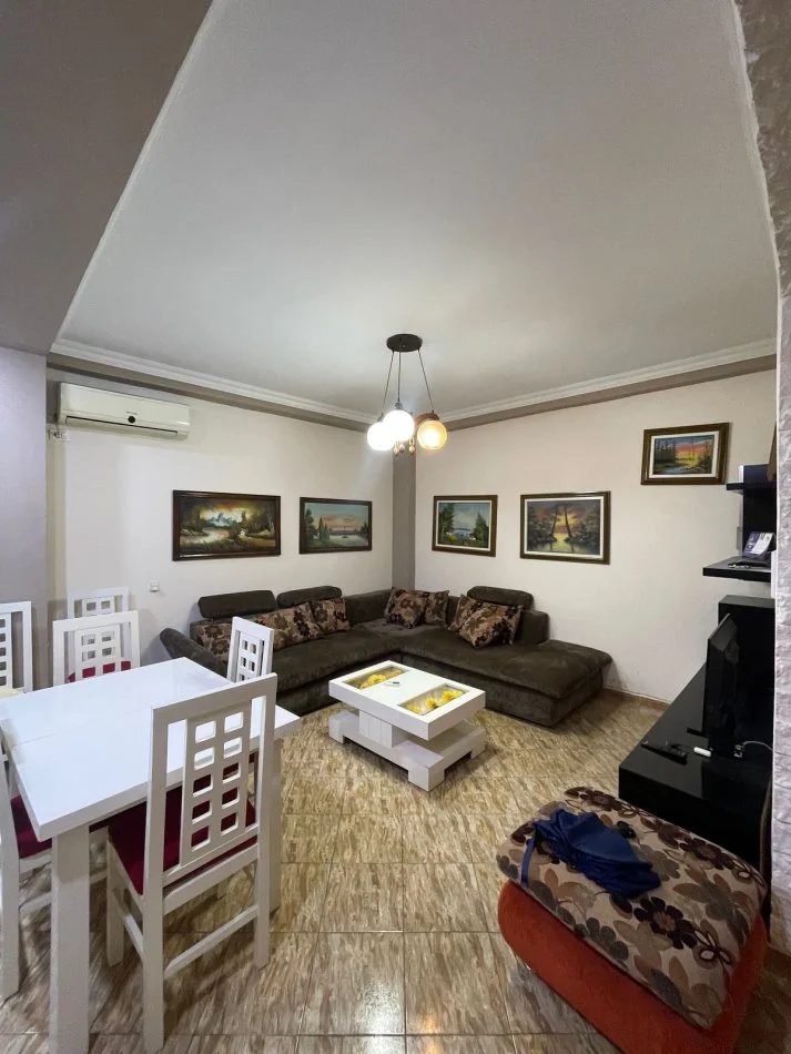 Tirane, jepet me qera apartament 2+1+Ballkon Kati 3, 70 m² 570 € (Zog te Zi)