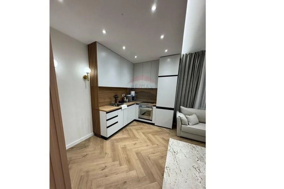 Tirane, jepet me qera apartament 1+1 Kati 1, 65 m² 450 € (5 Maj)