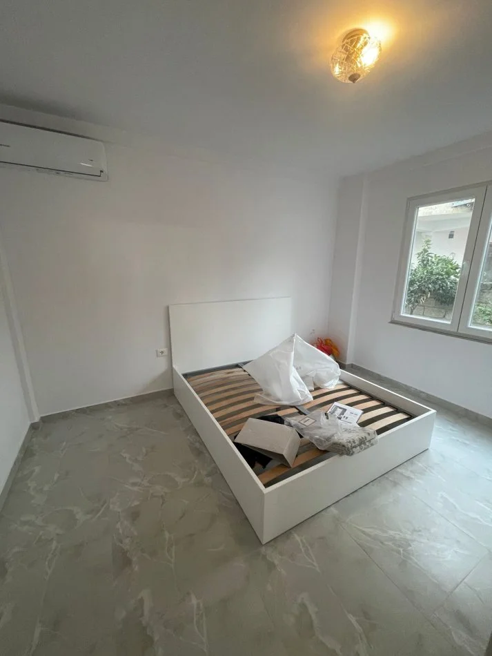 Tirane, jap me qera apartament 1+1 Kati 1, 50 m² 450 € (Selite, prane Marin Barlet)
