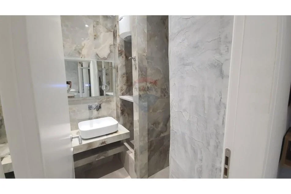 Tirane, jepet me qera garsonier 1+1 Kati 2, 25 m² 300 € (Yzberisht)