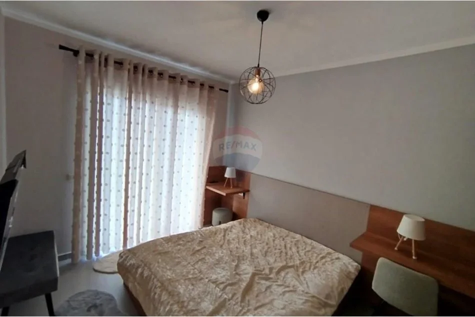 Tirane, jepet me qera apartament 1+1 Kati 7, 56 m² 400 € (Univer City)