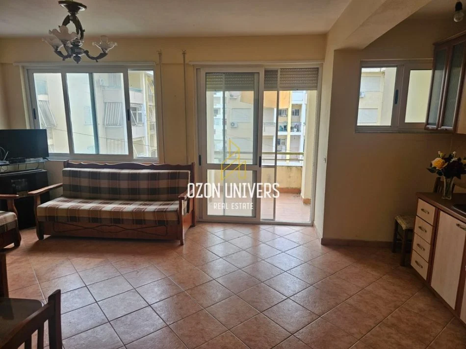 Mali Robit, shitet apartament 1+1+Ballkon Kati 3, 65 m² 75.900 € (Mali i Robit, Golem)