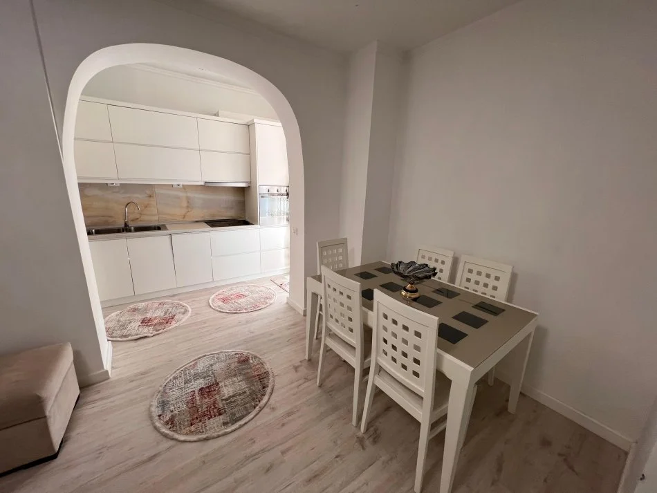 Tirane, jepet me qera apartament 1+1 Kati 6, 77 m² 500 € (Ali Demi)
