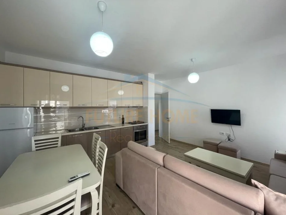 Tirane, jepet me qera apartament 2+1+Aneks+Ballkon Kati 3, 85 m² 600 € (21 dhjetori)