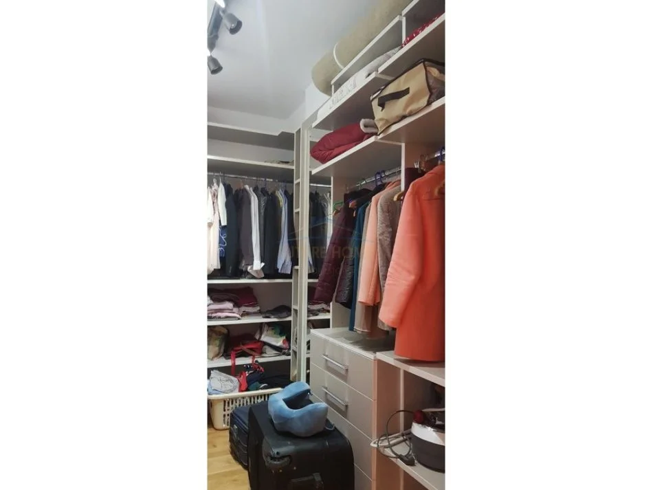 Tirane, jepet me qera apartament 3+1+Aneks+Ballkon Kati 5, 133 m² 1.200 € (kodra e diellit 2)