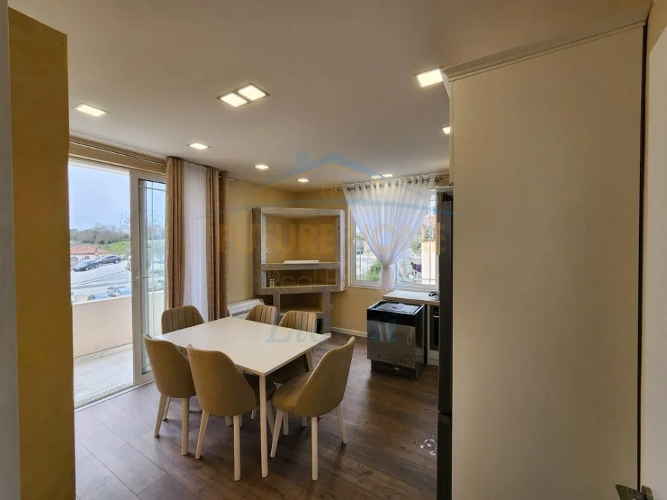 Tirane, jepet me qera apartament 2+1+Aneks+Ballkon Kati 4, 150 m² 800 € (sauk)