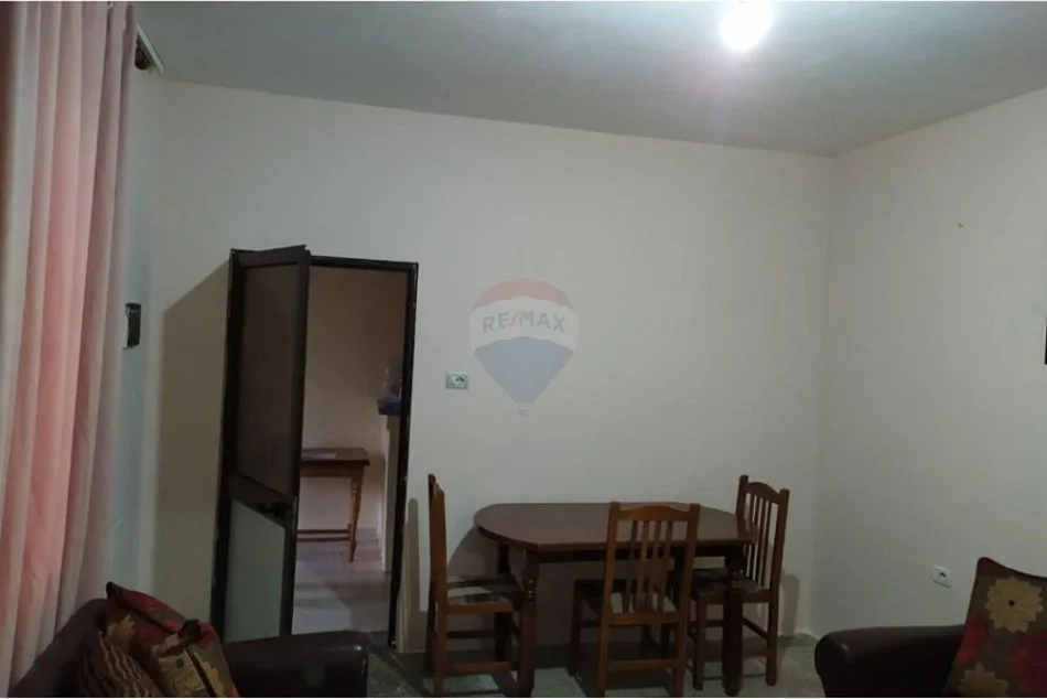 Tirane, jepet me qera apartament 2+1 Kati 1, 150 m² 300 € (Irfan Tomini)