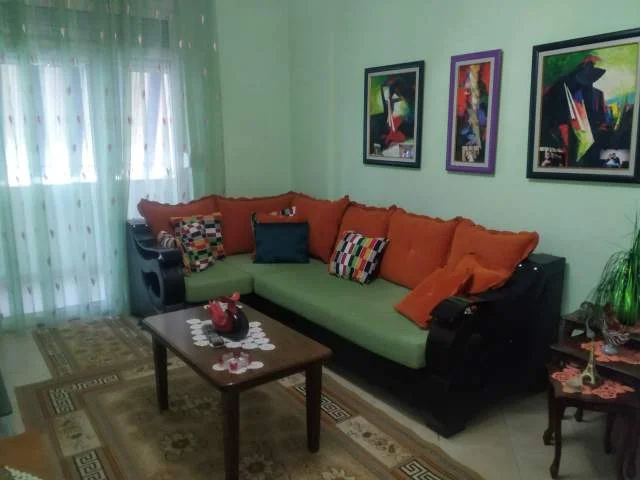 Tirane, jap me qera apartament 1+1+Ballkon Kati 4, 60 m² 500 € (Ish Ekspozita)