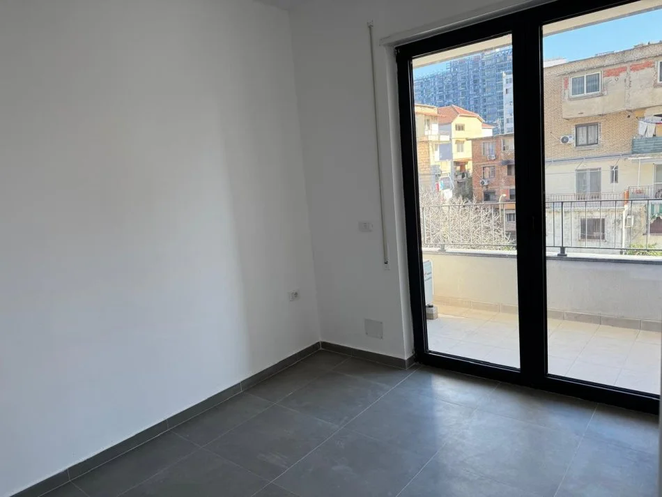Tirane, jepet me qera apartament 1+1 Kati 2, 50 m² 450 € (Rruga Karl Gega)