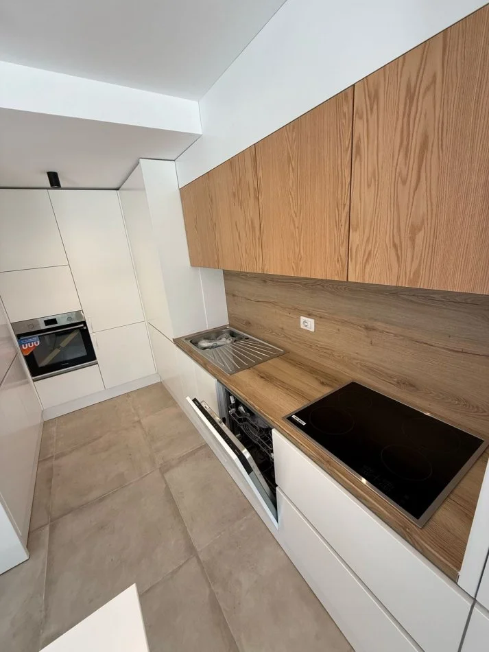 Tirane, jepet me qera apartament 3+1 Kati 0, 220 m² 2.000 € (Rezidenca Olive Grove)