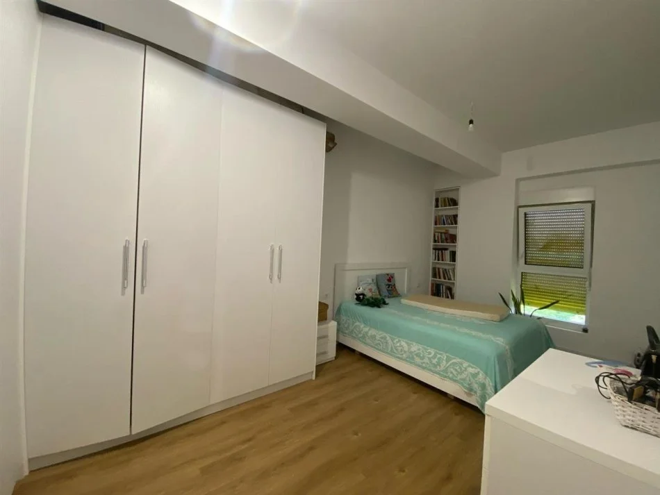 Tirane, jap me qera apartament 2+1+Ballkon Kati 2, 93 m² 450 € (Ali Demi, kompleksi Kaimi)