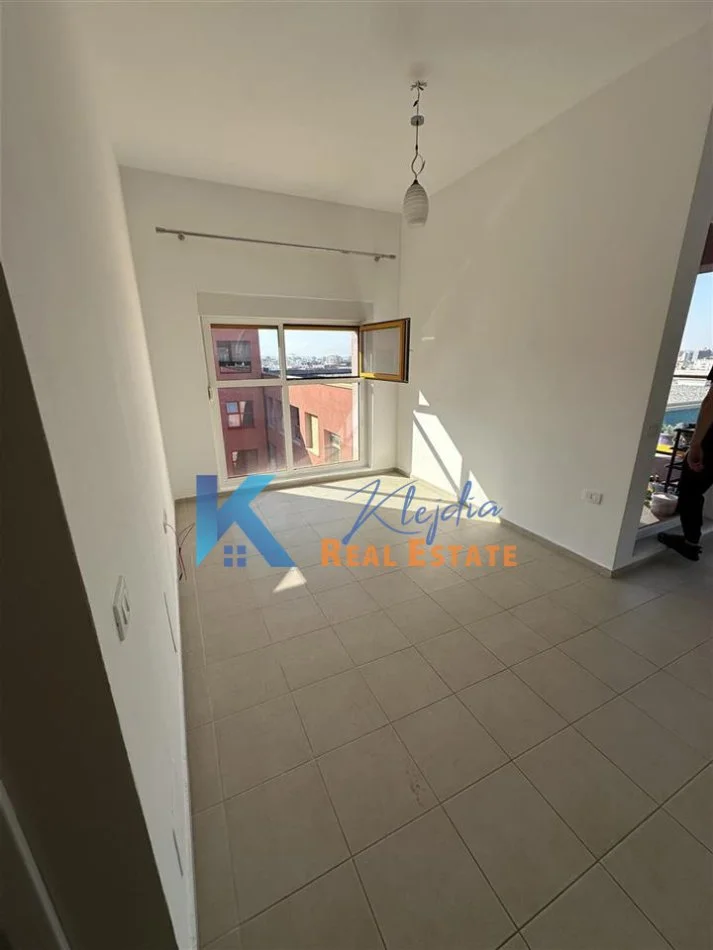 Tirane, jap me qera apartament 1+1+Ballkon Kati 8, 53 m² (Ali Dem, te kompleksi Mangalem)