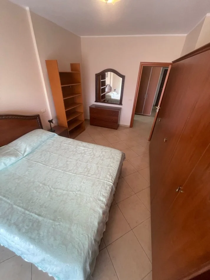 Tirane, jepet me qera apartament 3+1 Kati 7, 125 m² 850 € (21 Dhjetori)