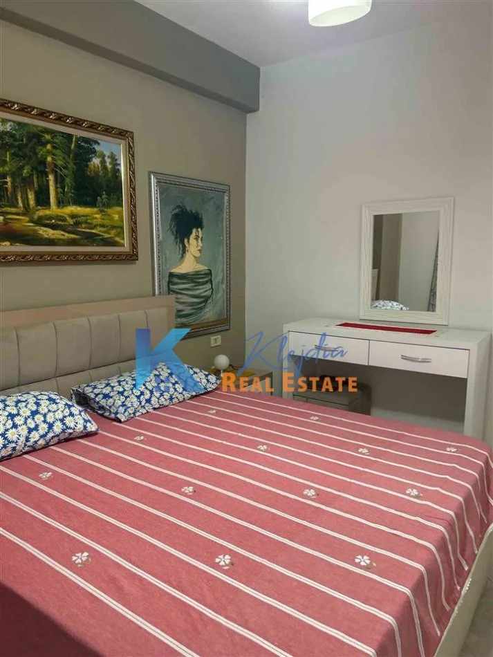 Tirane, jap me qera apartament 1+1+Ballkon Kati 3, 70 m² (prane rruges Bardhyl, te shkolla 4 Deshmoret)