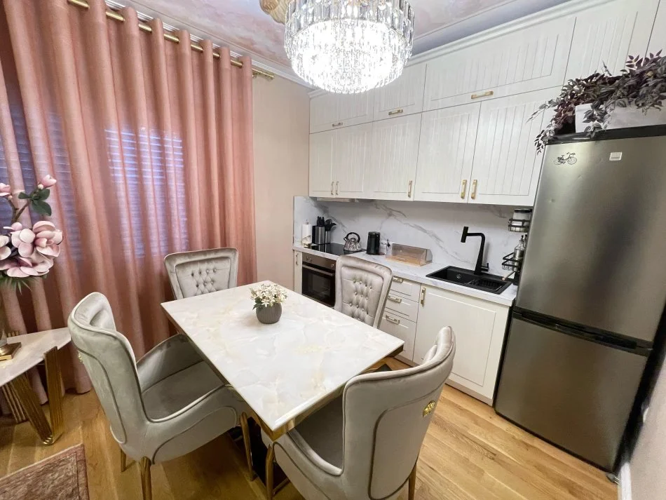 Tirane, jepet me qera apartament 2+1 Kati 9, 83 m² 1.300 € (Myslym Shyri)