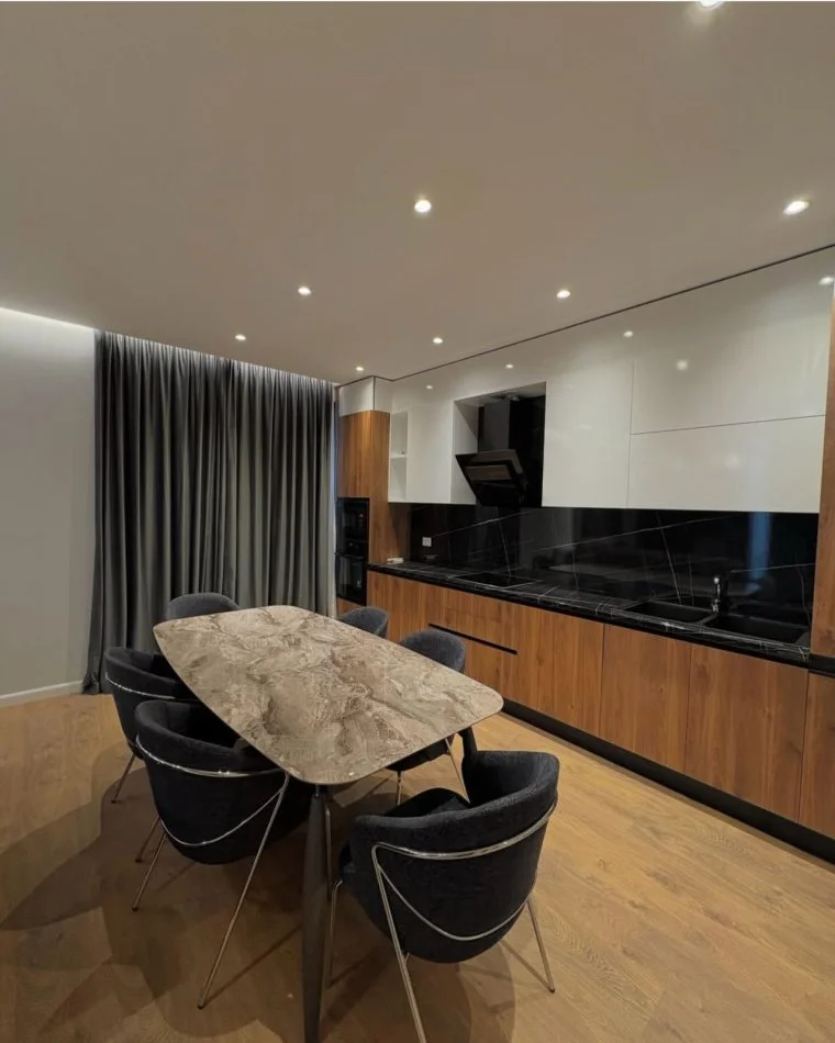 Tirane, jepet me qera apartament 3+1 Kati 6, 110 m² 1.600 € (Parku Olimpik)