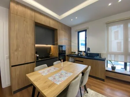 Qera, Apartament 1+1+Post Parkimi, Kompleksi Arlis, Rruga e Dibres, Tiranë. AREA49850