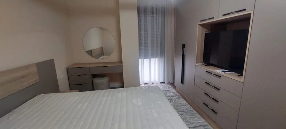 Tirane, jepet me qera apartament 1+1 Kati 3, 70 m² 1.000 € (Liqeni i Thate)