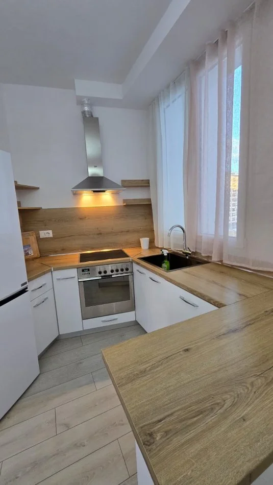 Tirane, jepet me qera apartament 2+1 Kati 4, 76 m² 550 € (River Residence)