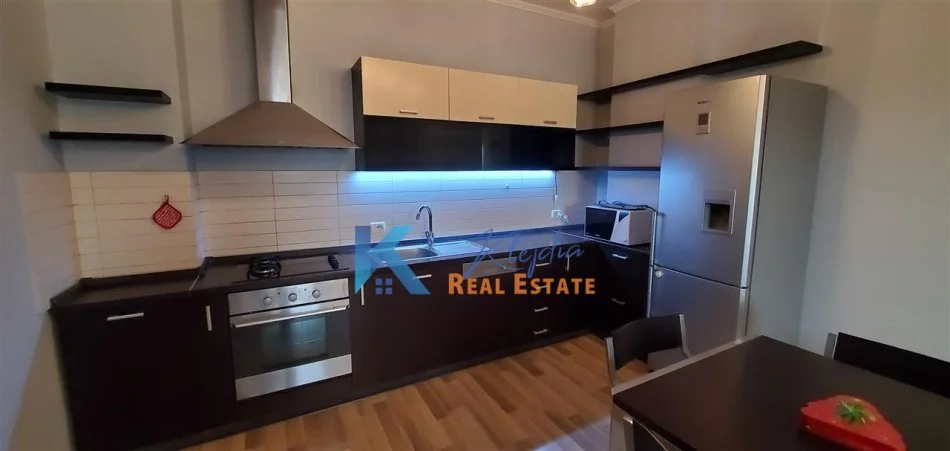 Tirane, jap me qera apartament 1+1+Ballkon Kati 8, 72 m² 600€ (Pazari i Ri, Rruga Hoxha Tahsim)