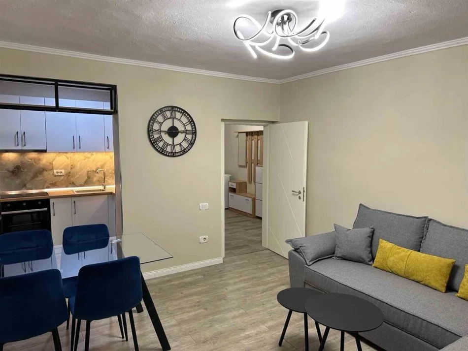 Tirane, jepet me qera apartament 1+1+Ballkon Kati 5, 60 m² 600 € (Shkolla e Baletit, prane Viva Market)