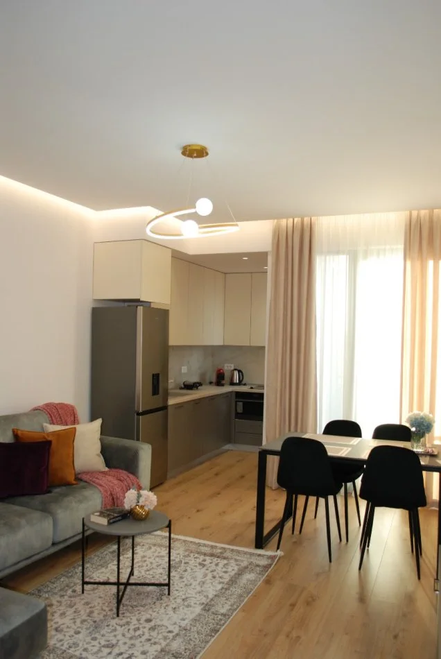 Tirane, jepet me qera apartament 2+1 Kati 8, 90 m² 1.600 € (Rruga e Kosovareve)
