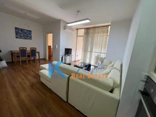 Tirane, jap me qera apartament 1+1+Ballkon Kati 5, 65 m² 500 € (afer Shkolles se Kuqe)
