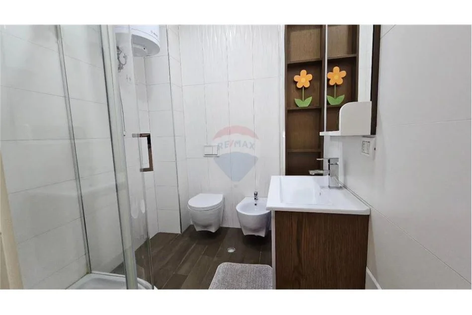 Tirane, jepet me qera apartament 2+1 , 95 m² 650 € (Kopshti Botanik)