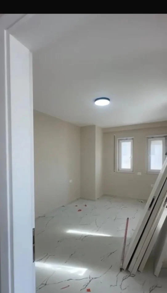 Tirane, jepet me qera ambjent biznesi Kati 4, 105 m² 1.000 € (Rruga Mine Peza)