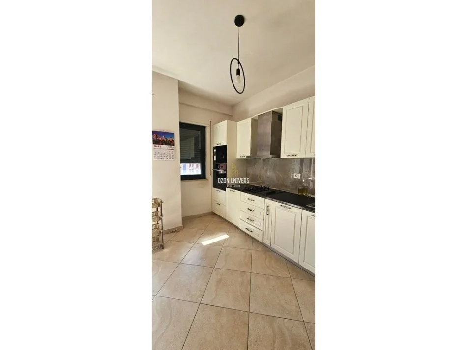 Tirane, jepet me qera apartament 3+1+Ballkon Kati 4, 110 m² 700 € (Green City Residence ,Astir)