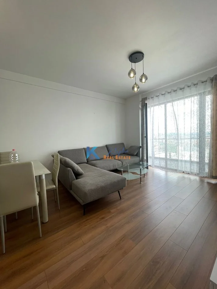 Tirane, jap me qera apartament 1+1+Ballkon Kati 10, 70 m² 580 € (Kompleksi Arlis, ne rrugen e Dibres)