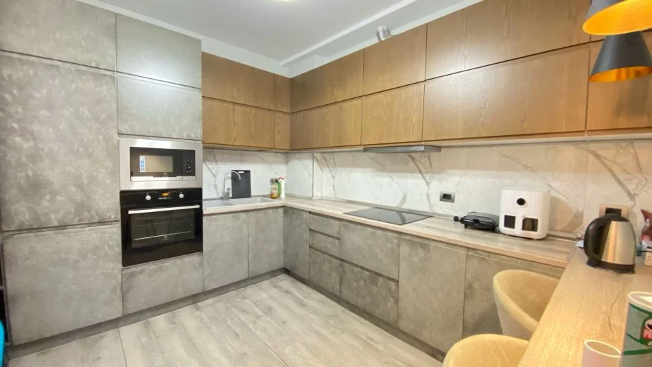 Tirane, jepet me qera apartament 2+1 , 106 m² 1.000 € (Rruga e Elbasanit)