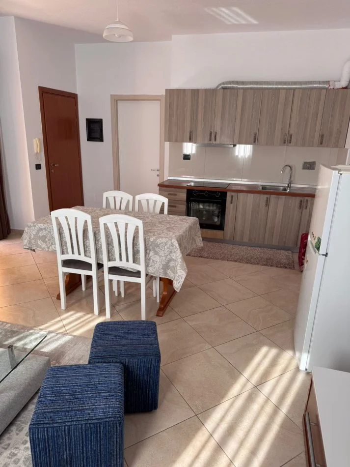 Tirane, jepet me qera apartament 2+1+Ballkon Kati 2, 100 m² 450 € (Sauk, prane Alpetit)