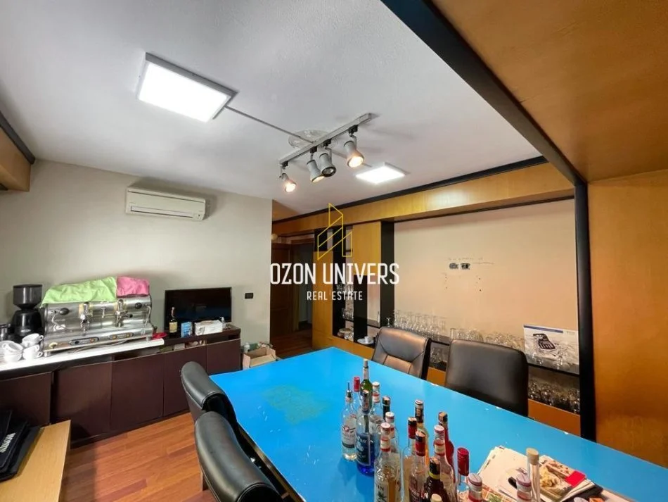 Tirane, jepet me qera ambjent biznesi Kati 2, 160 m² 2.000 € (Blloku)