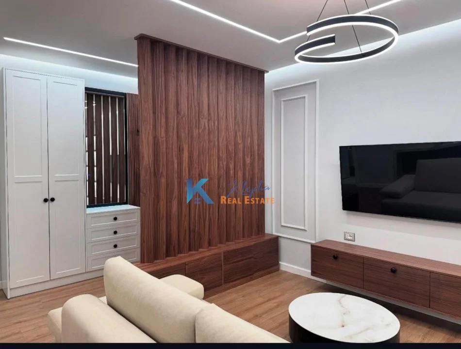 Tirane, jap me qera apartament 2+1+Ballkon Kati 5, 77 m² 900 € (Selvia, prane Supermarket Spar)