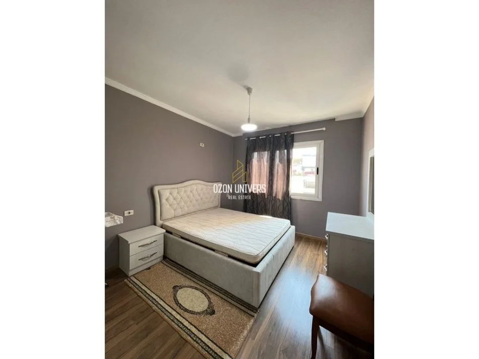 Tirane, jepet me qera apartament 1+1+Ballkon Kati 11, 70 m² 650 € (Komuna e Parisit)